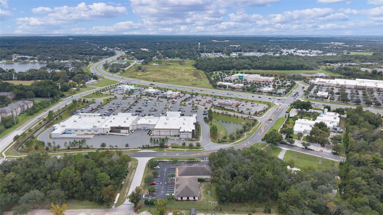 LADY LAKE CONANT - Commercial Sale