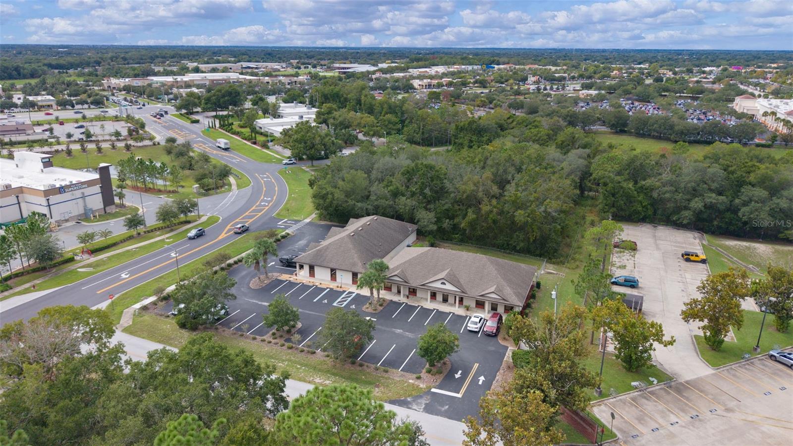 LADY LAKE CONANT - Commercial Sale