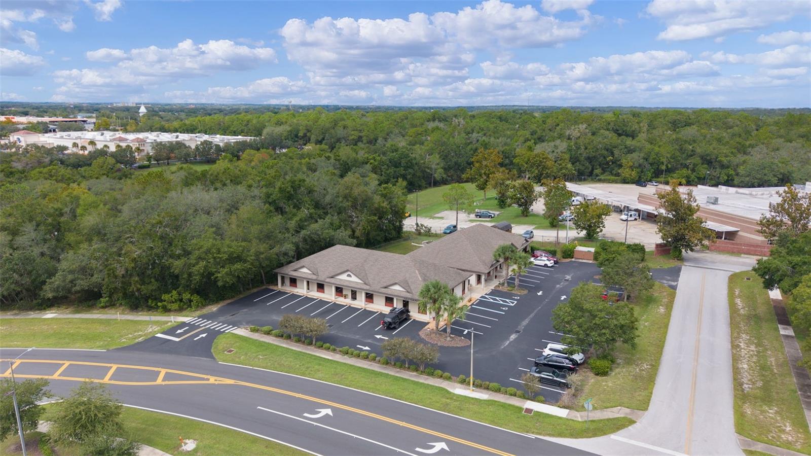 LADY LAKE CONANT - Commercial Sale