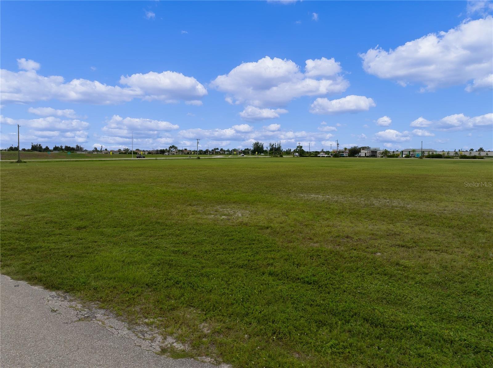 CAPE CORAL - Land