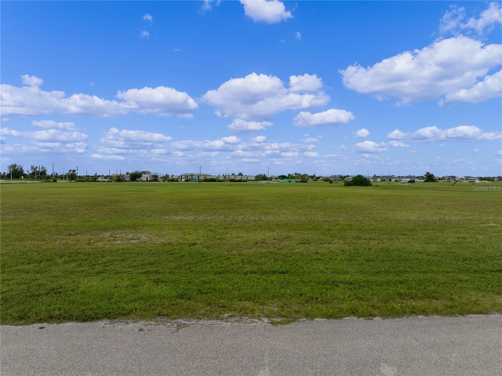 CAPE CORAL - Land