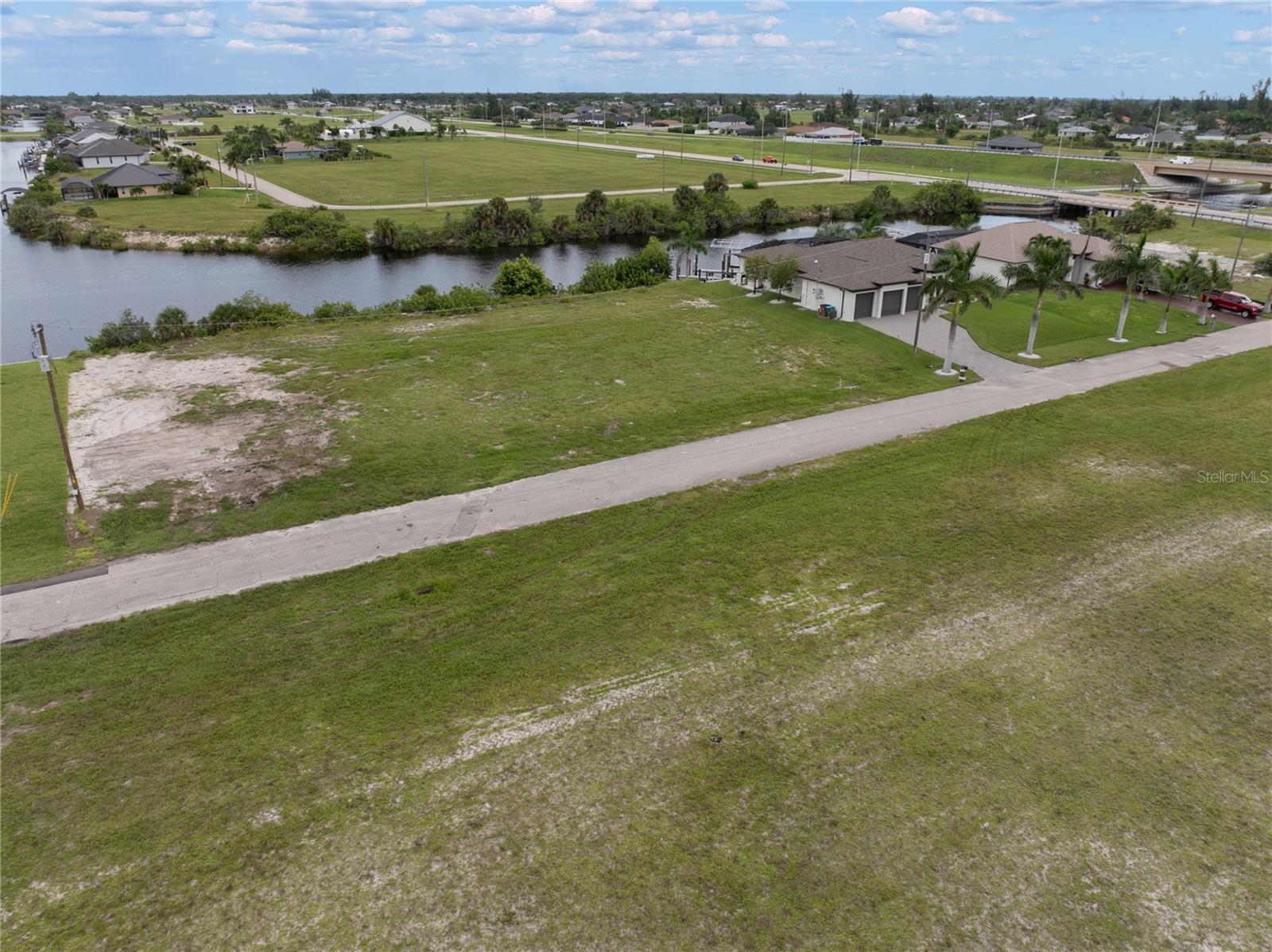 CAPE CORAL - Land