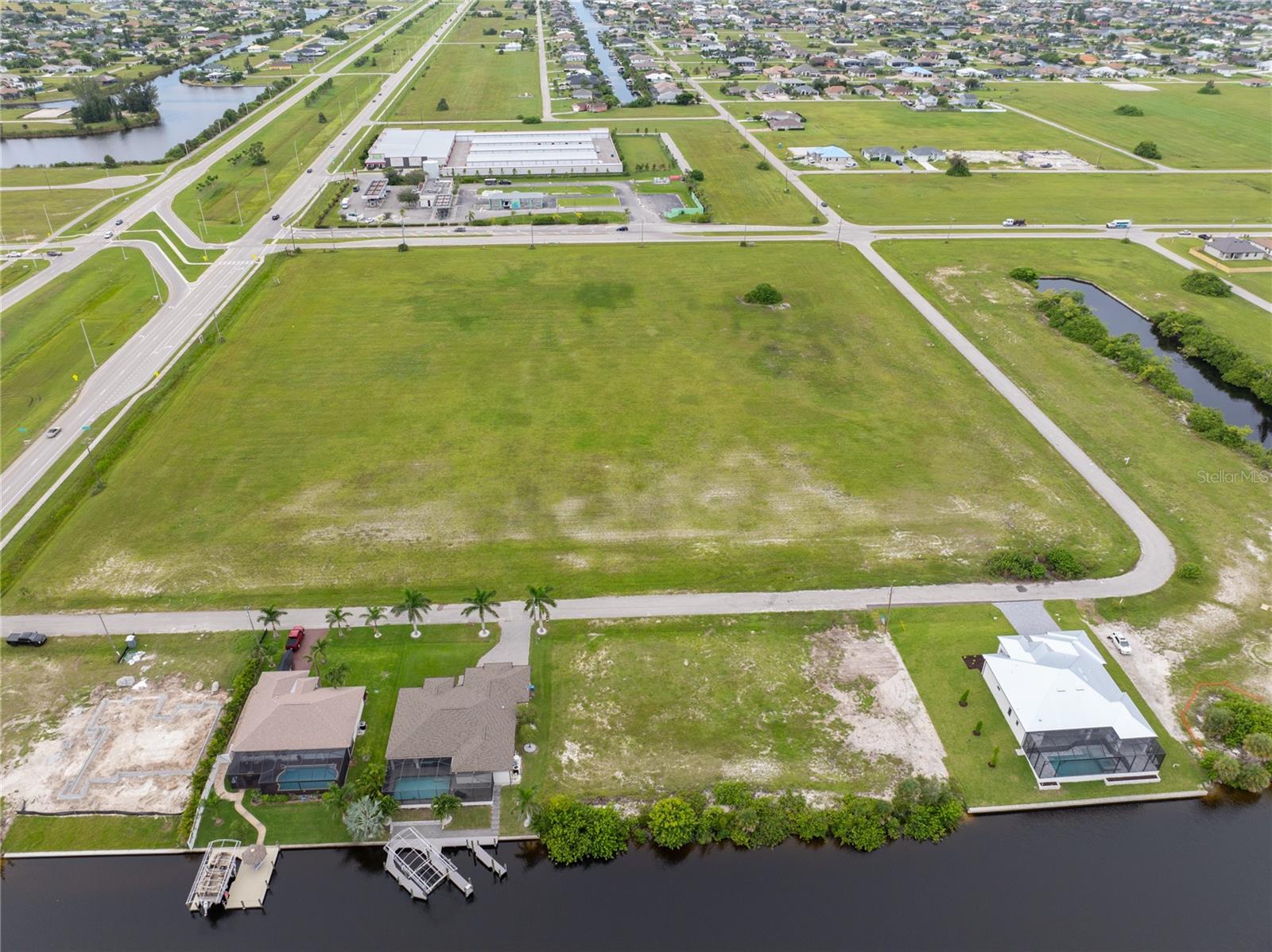 CAPE CORAL - Land