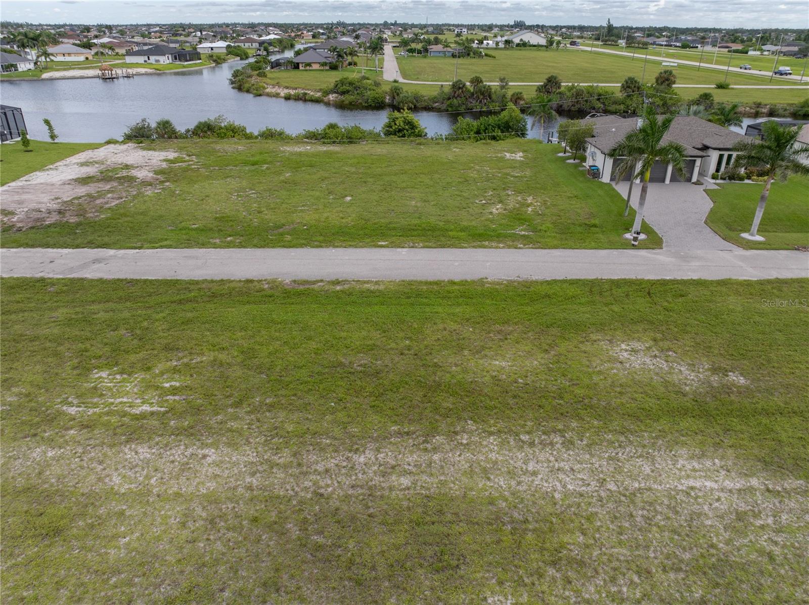 CAPE CORAL - Land