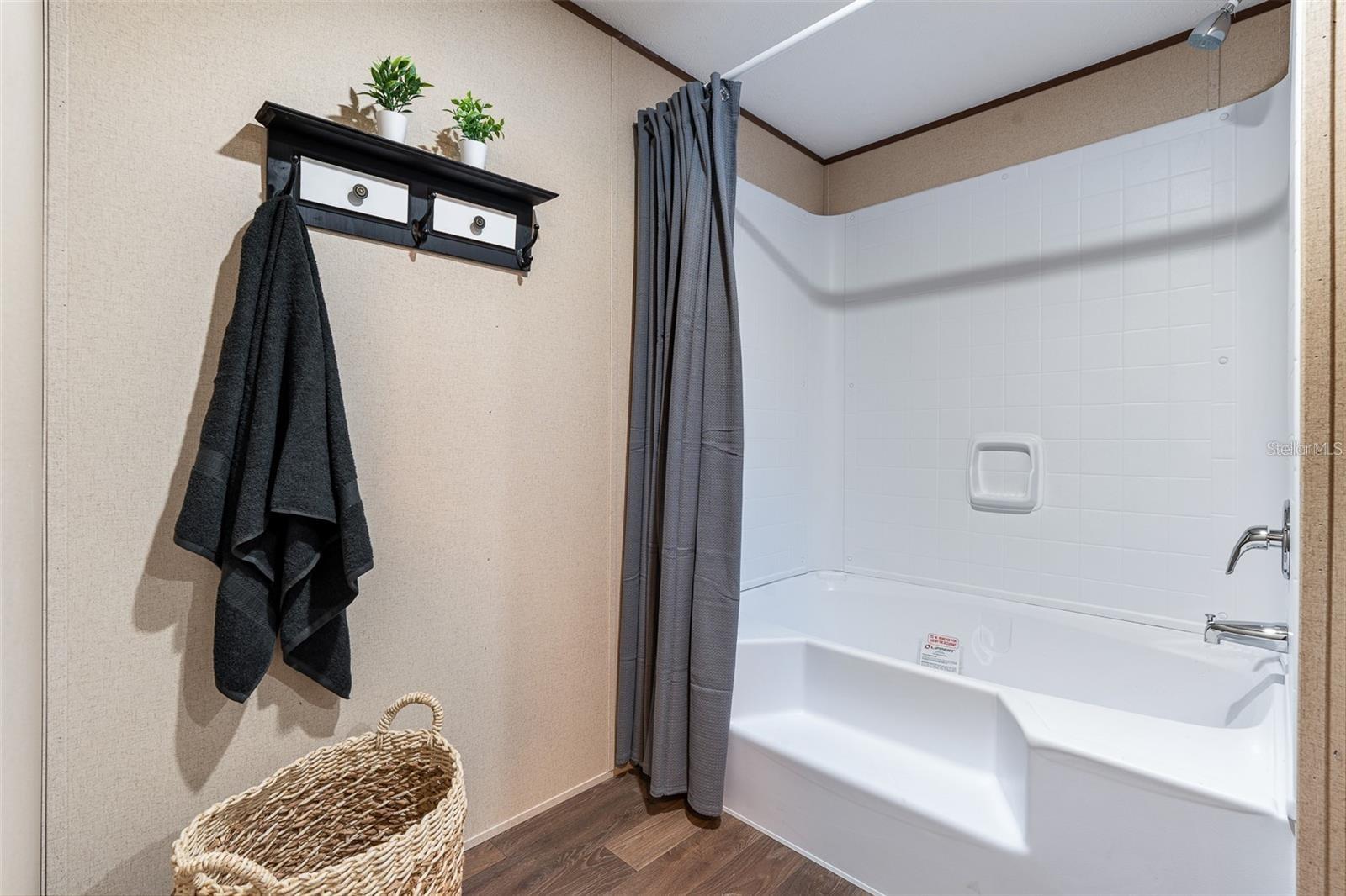 GARDENIA PB 11 PG 9 - Residential Lease