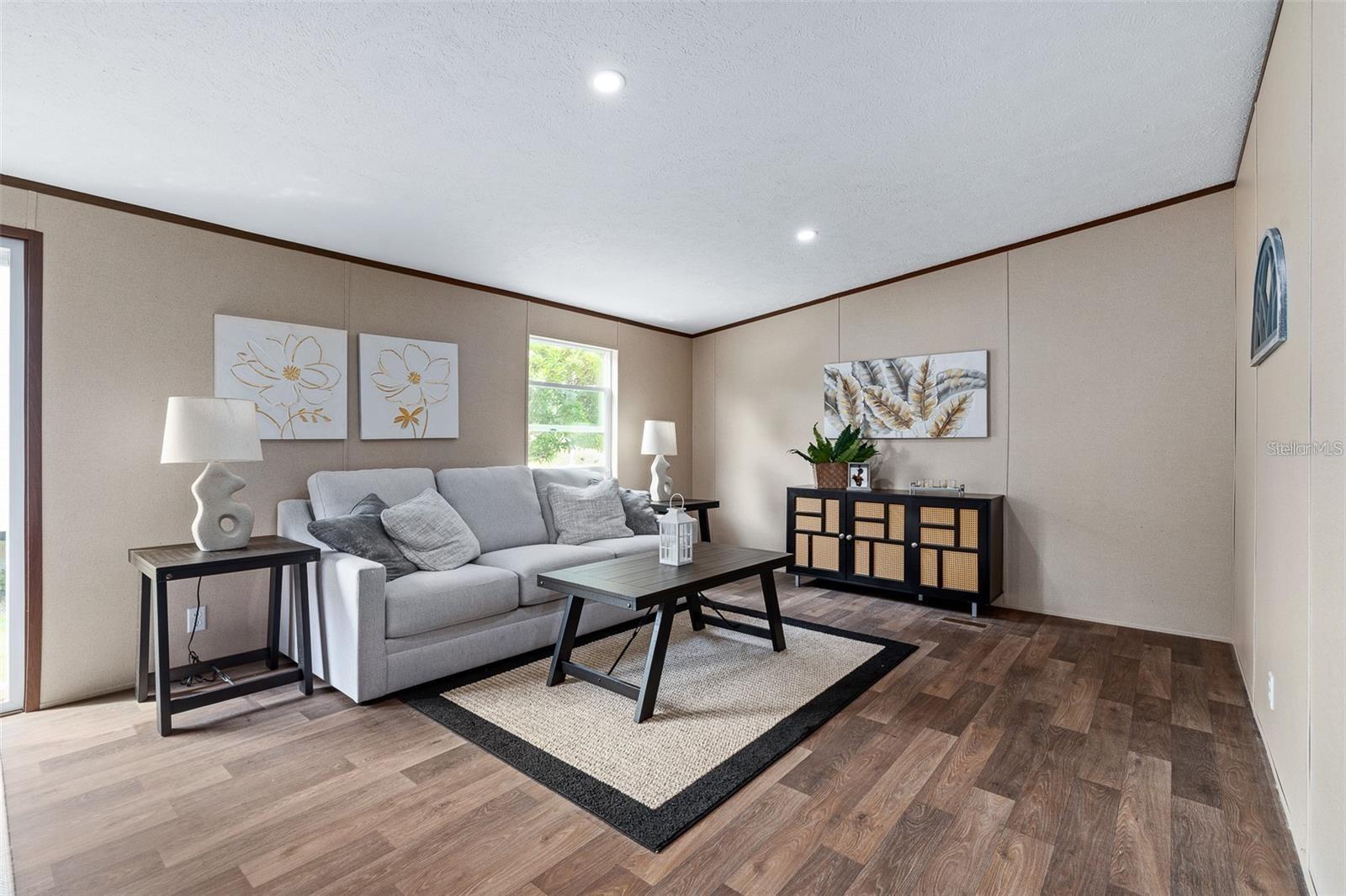 GARDENIA PB 11 PG 9 - Residential Lease