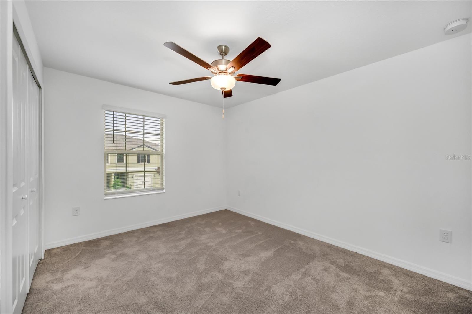 TOWNES/VERIDIAN - Residential Lease