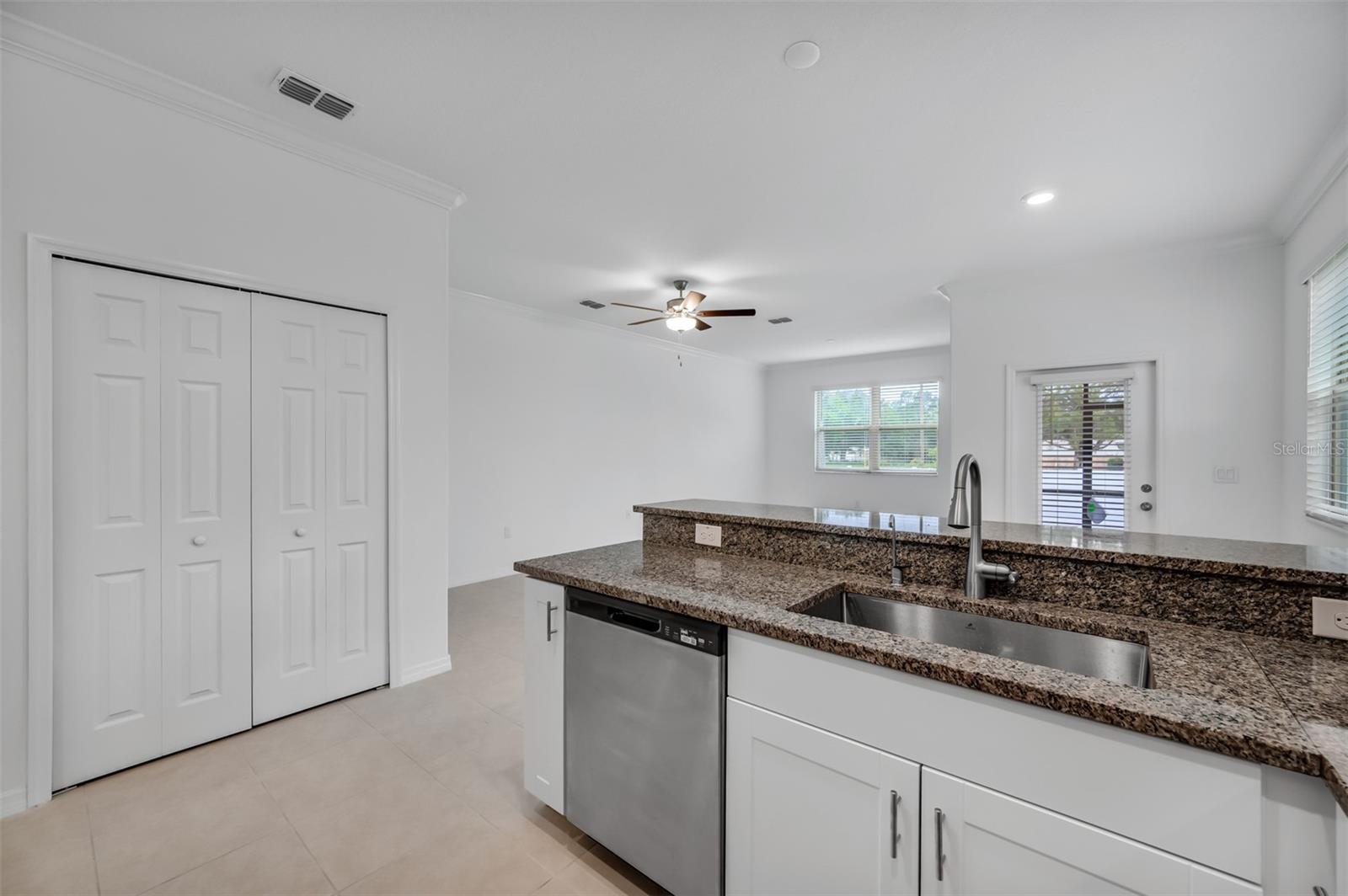 TOWNES/VERIDIAN - Residential Lease