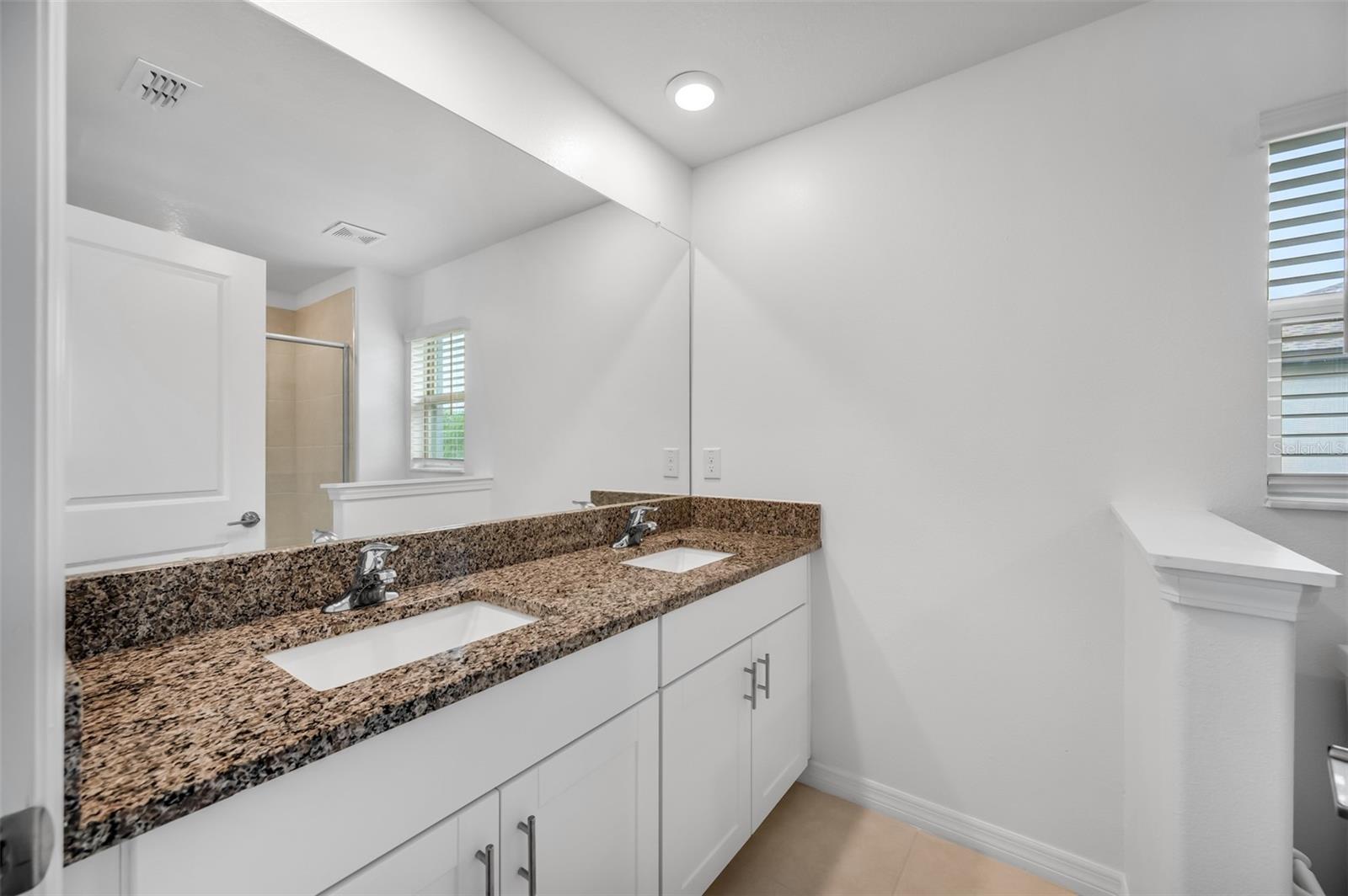 TOWNES/VERIDIAN - Residential Lease