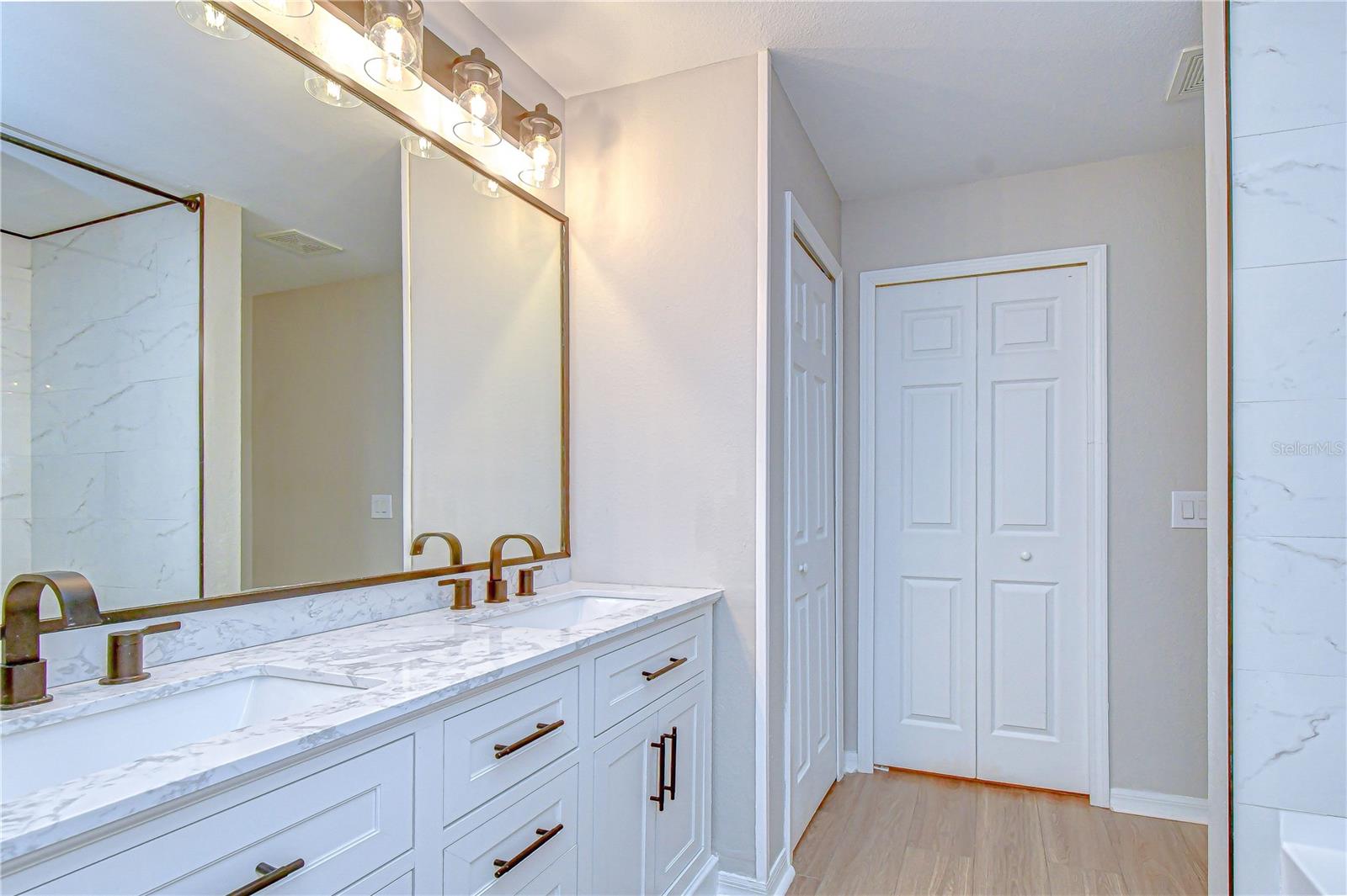 RIVERCREST TWNHMS WEST PHAS - Residential