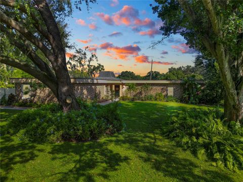 A home in LAKELAND