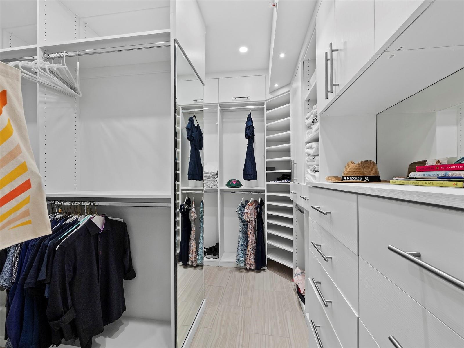 SANCTUARY IV  LONGBOAT KEY - Residential