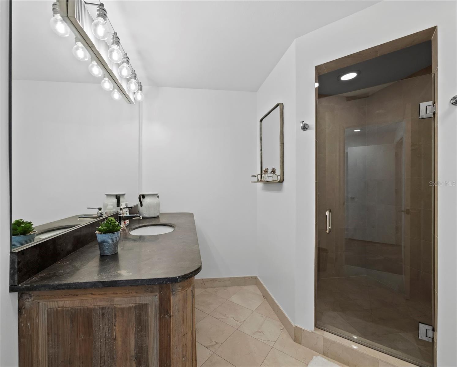 SANCTUARY IV  LONGBOAT KEY - Residential