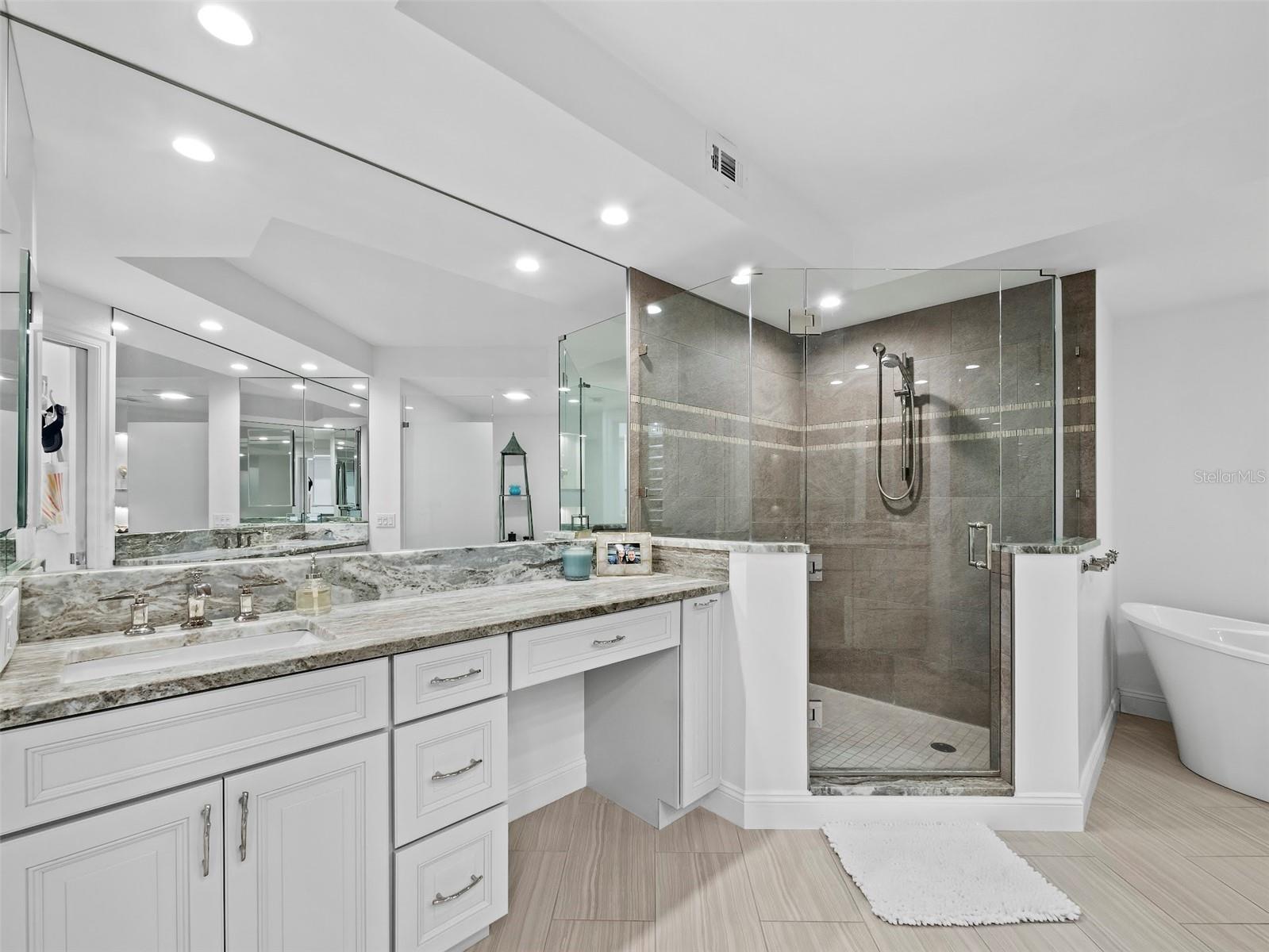 SANCTUARY IV  LONGBOAT KEY - Residential