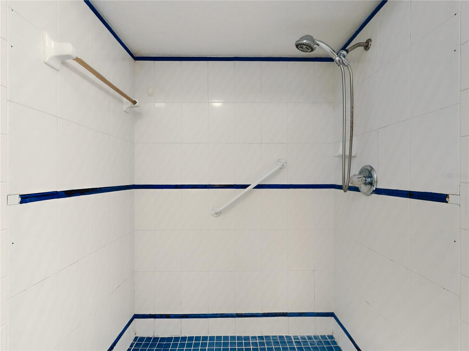 HIDDEN PINES - Residential