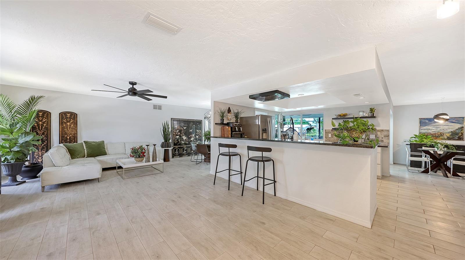 589 COMMONWEALTH LANE