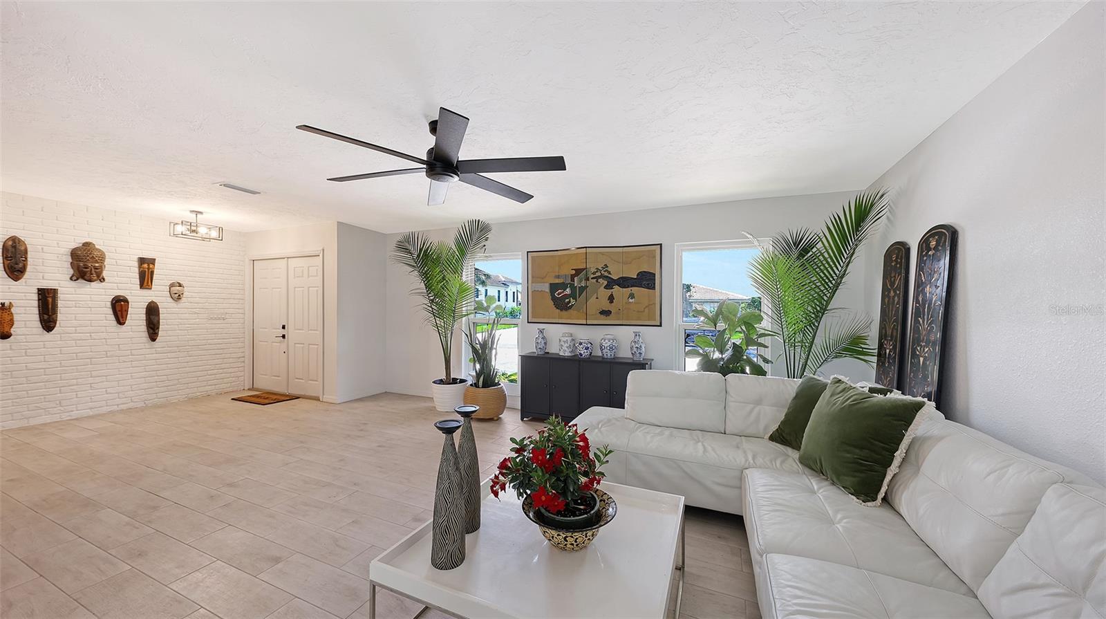 589 COMMONWEALTH LANE