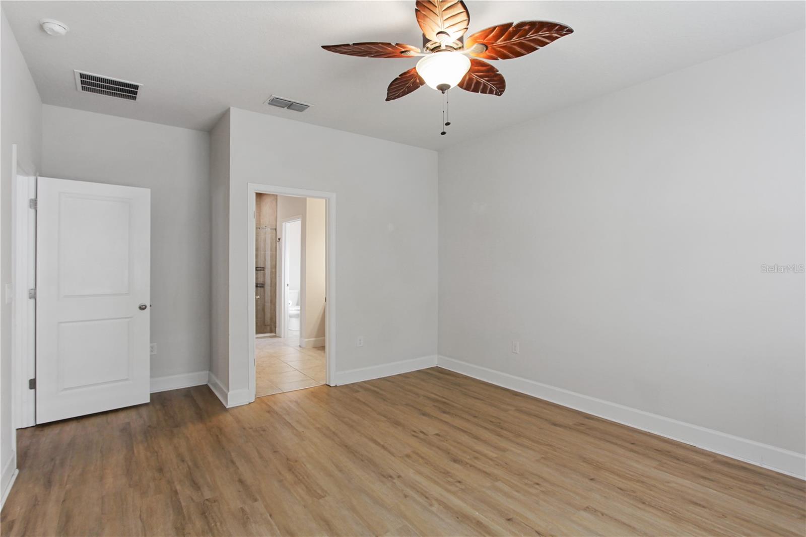 DORA LANDINGS - Residential