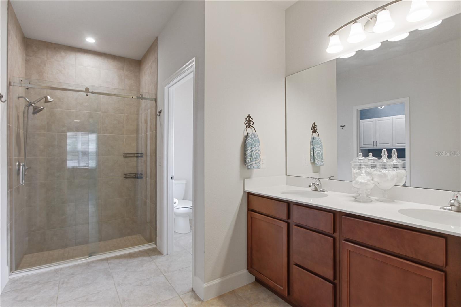 DORA LANDINGS - Residential