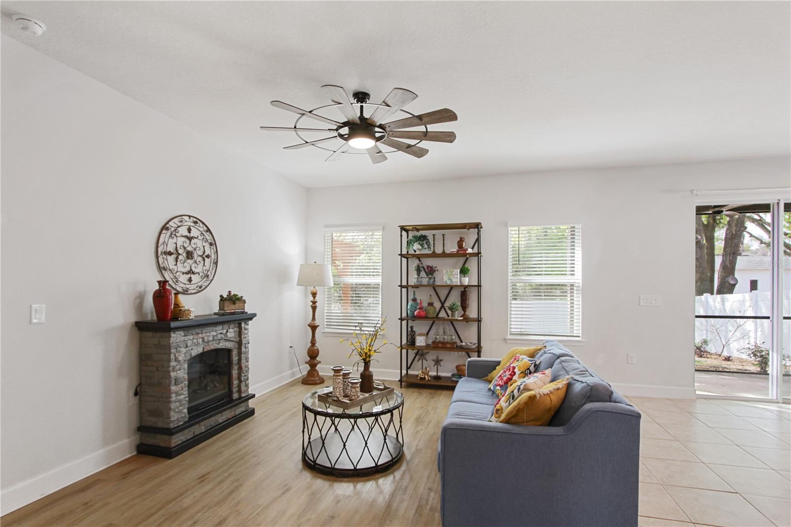 DORA LANDINGS - Residential