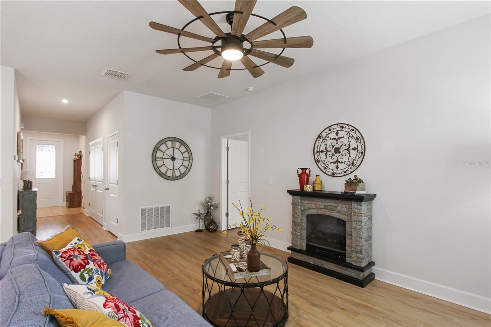 DORA LANDINGS - Residential