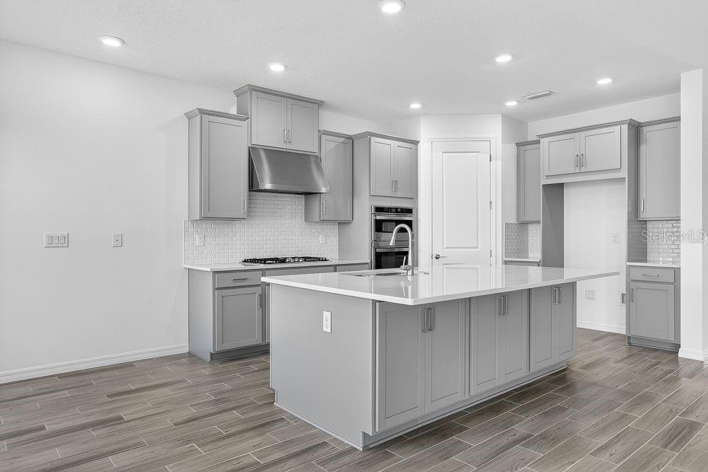 831 JUNONIA BOULEVARD