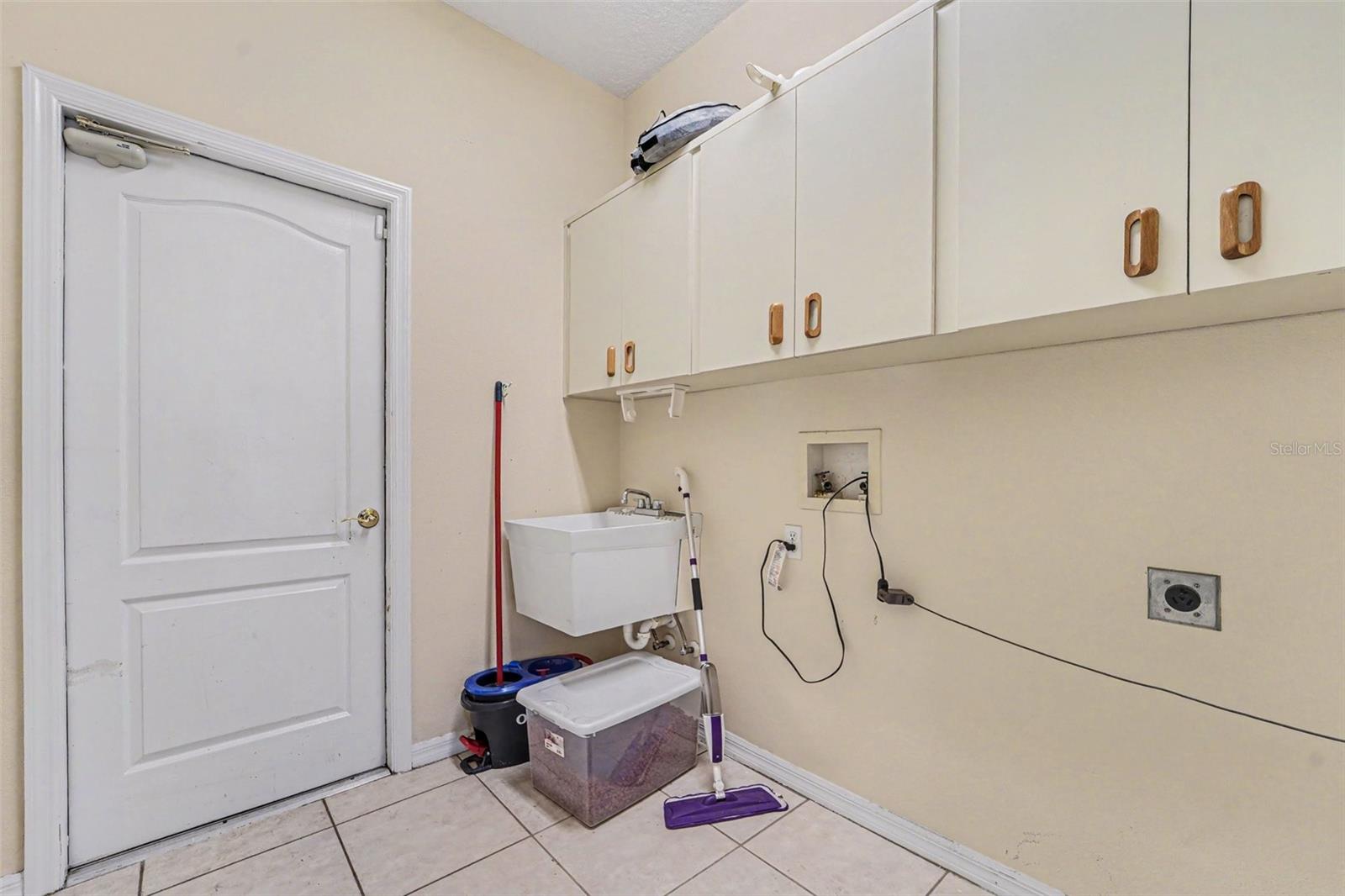 CYPRESS LAKES - Residential