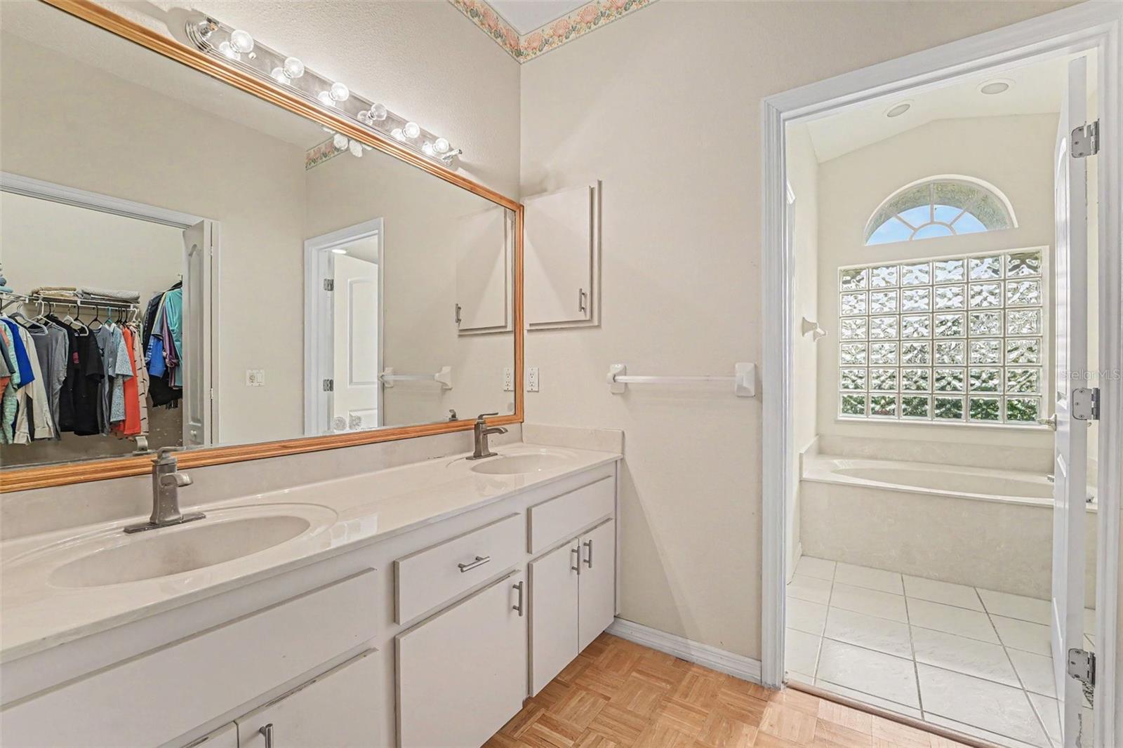 CYPRESS LAKES - Residential