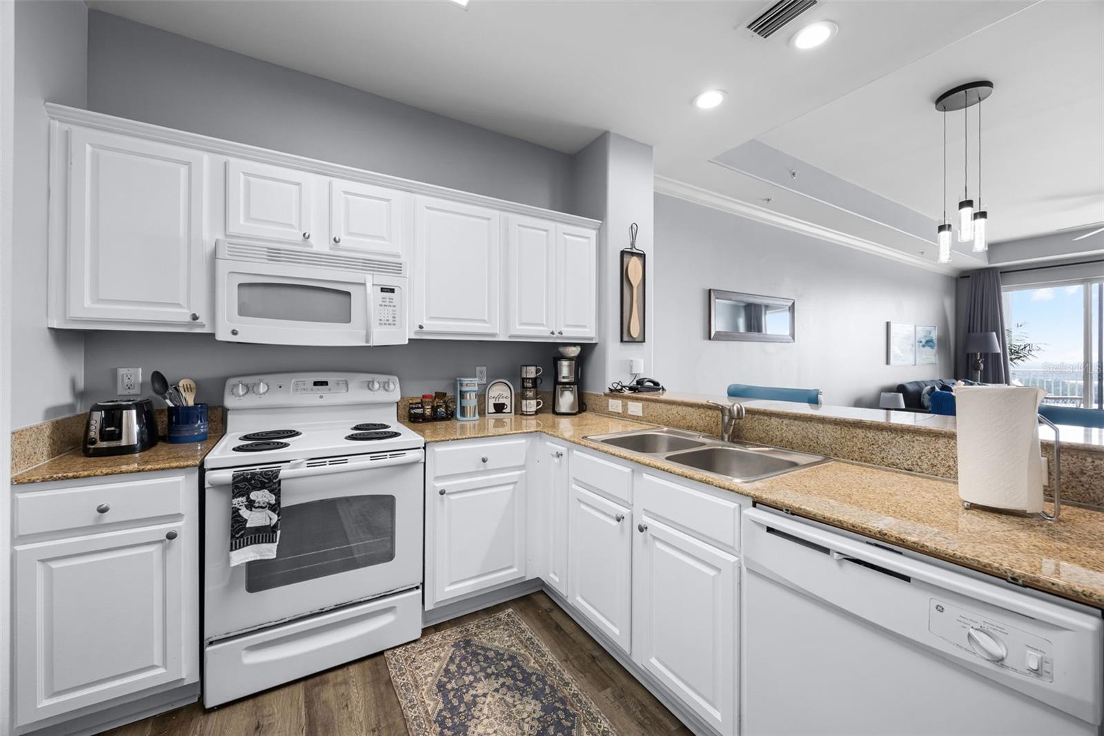 BLUE HERON BCH RESIDENCE TWR 02 CONDO - Residential