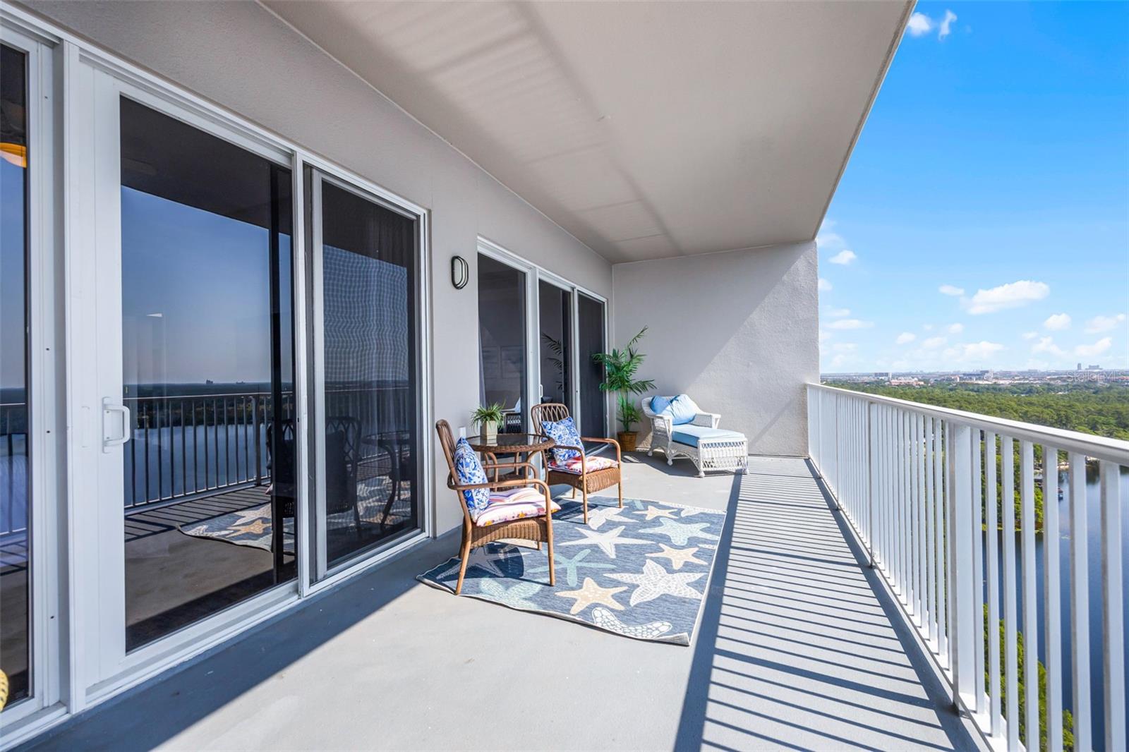 BLUE HERON BCH RESIDENCE TWR 02 CONDO - Residential