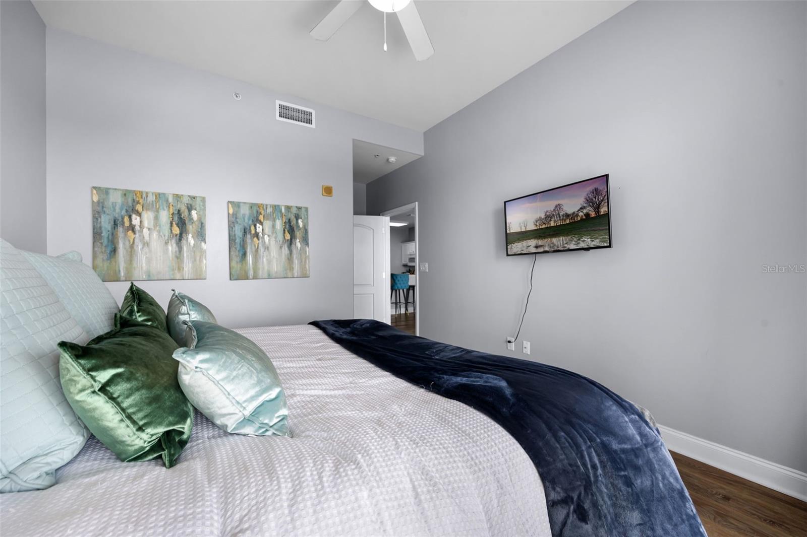 BLUE HERON BCH RESIDENCE TWR 02 CONDO - Residential