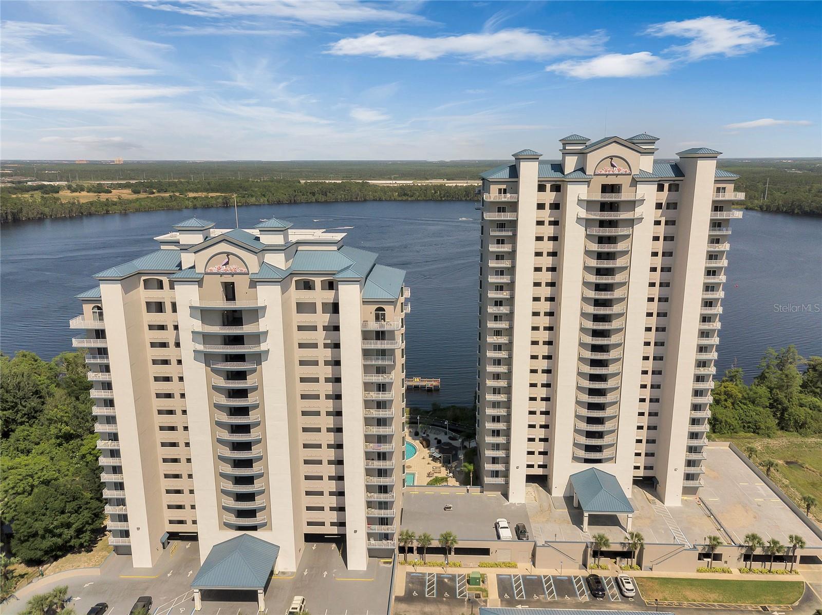 BLUE HERON BCH RESIDENCE TWR 02 CONDO - Residential