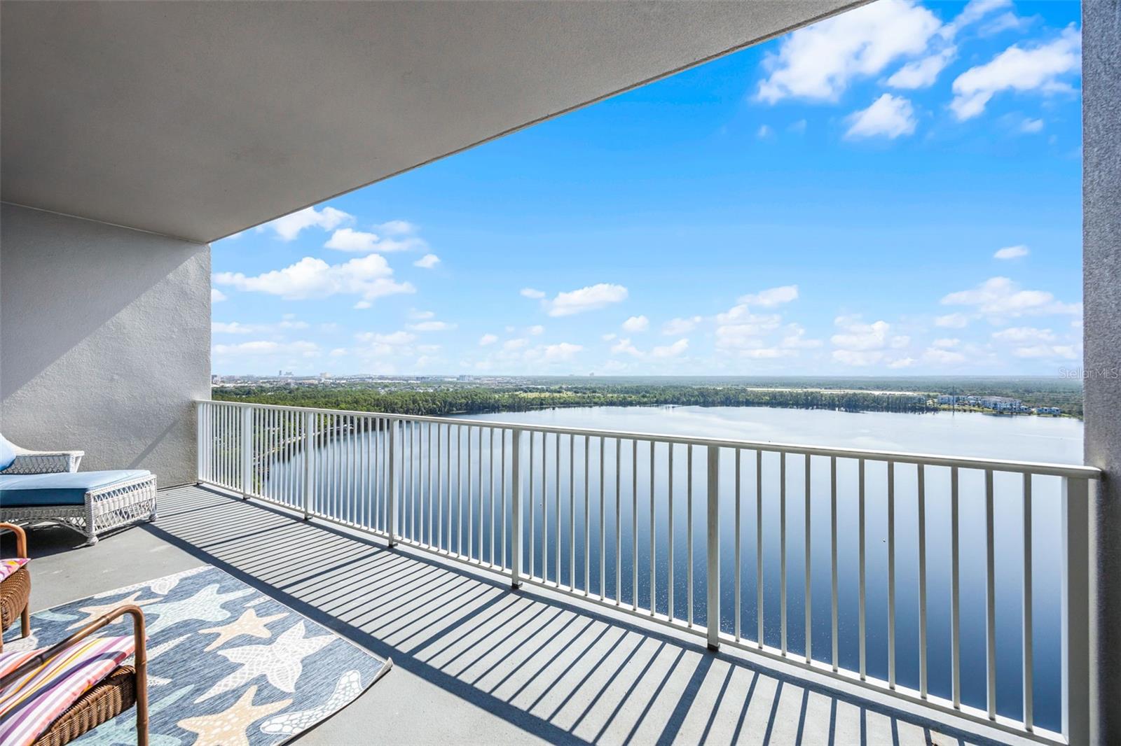 BLUE HERON BCH RESIDENCE TWR 02 CONDO - Residential