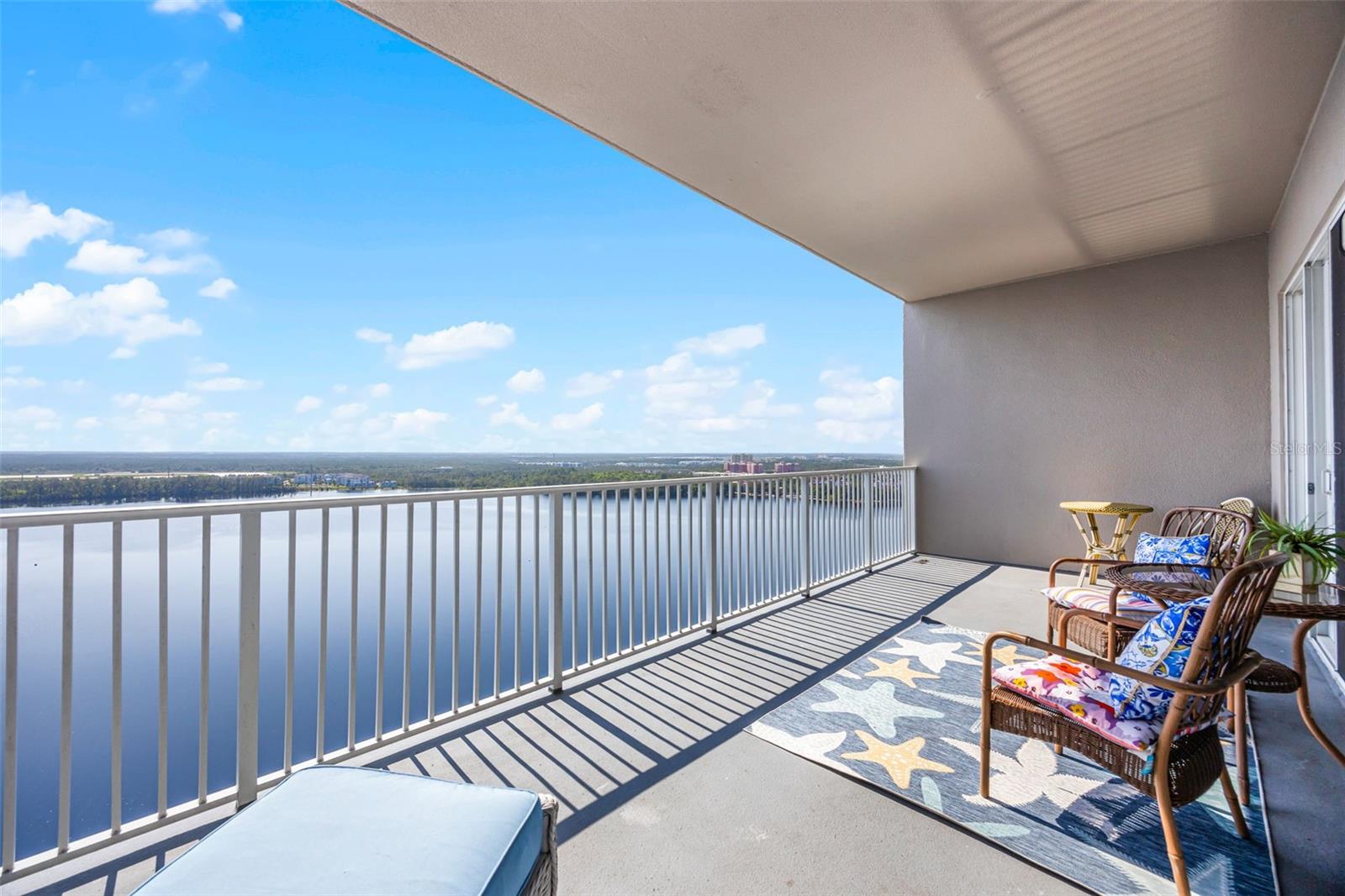 BLUE HERON BCH RESIDENCE TWR 02 CONDO - Residential