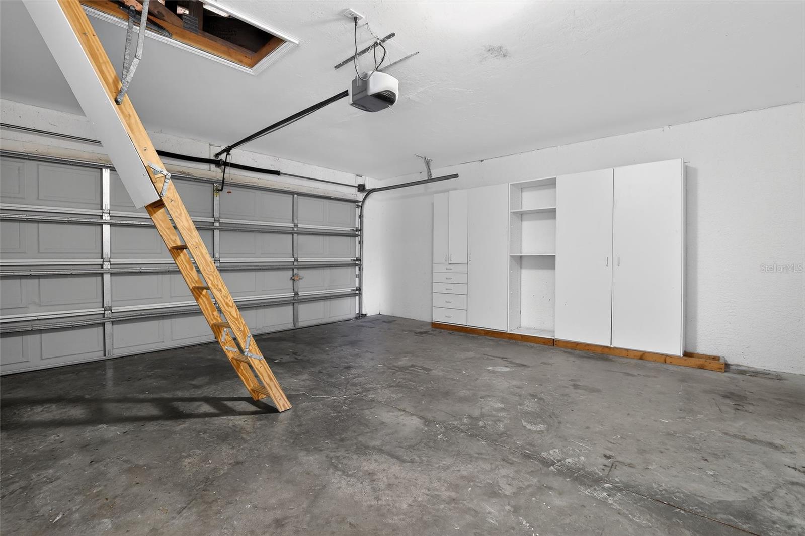 SAN CARLOS PARK - Residential