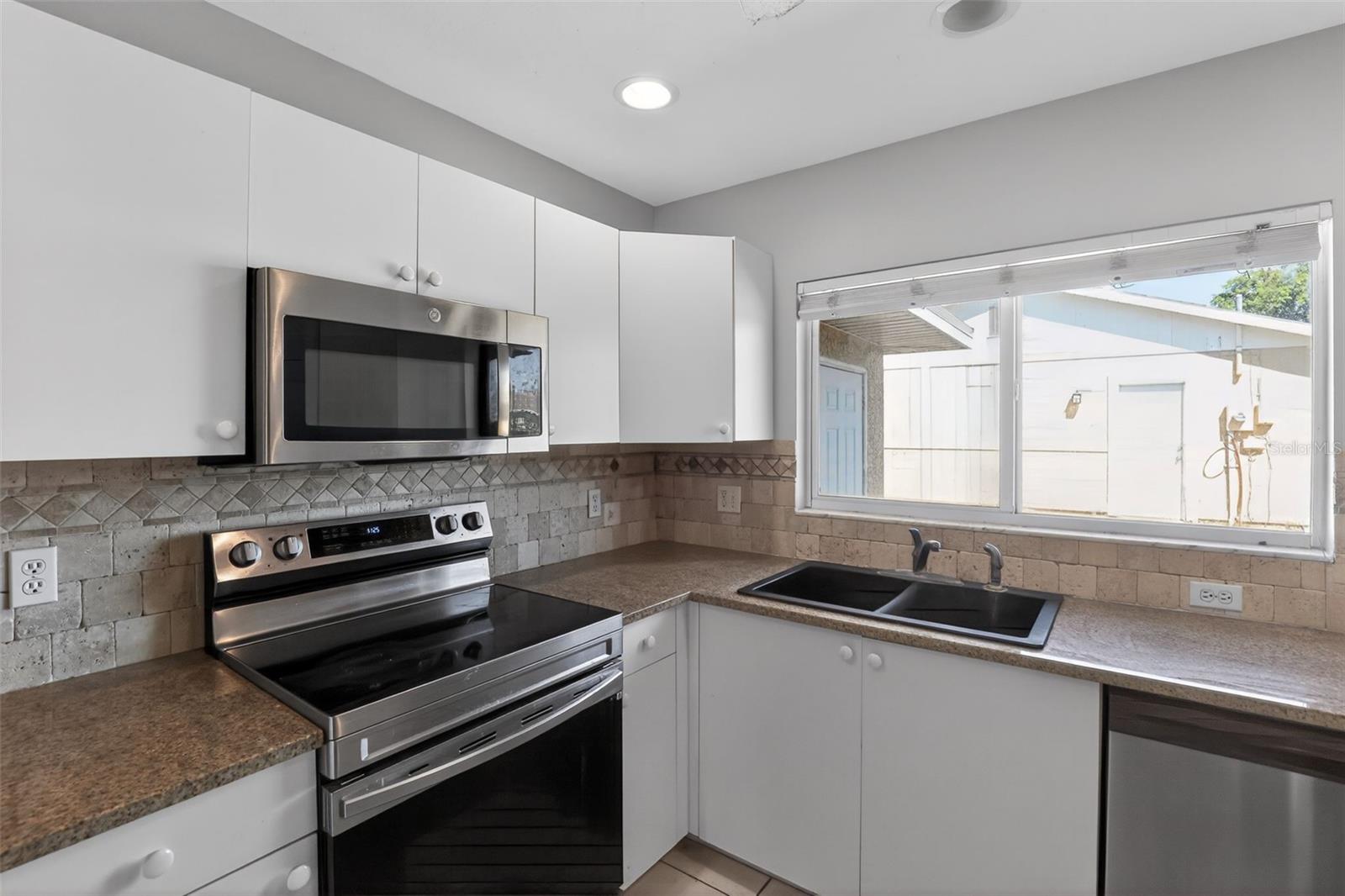 SAN CARLOS PARK - Residential