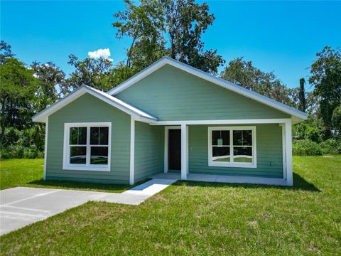 Photo of 891 Cr 482c, Lake Panasoffkee, FL 33538 (MLS # G5098085)