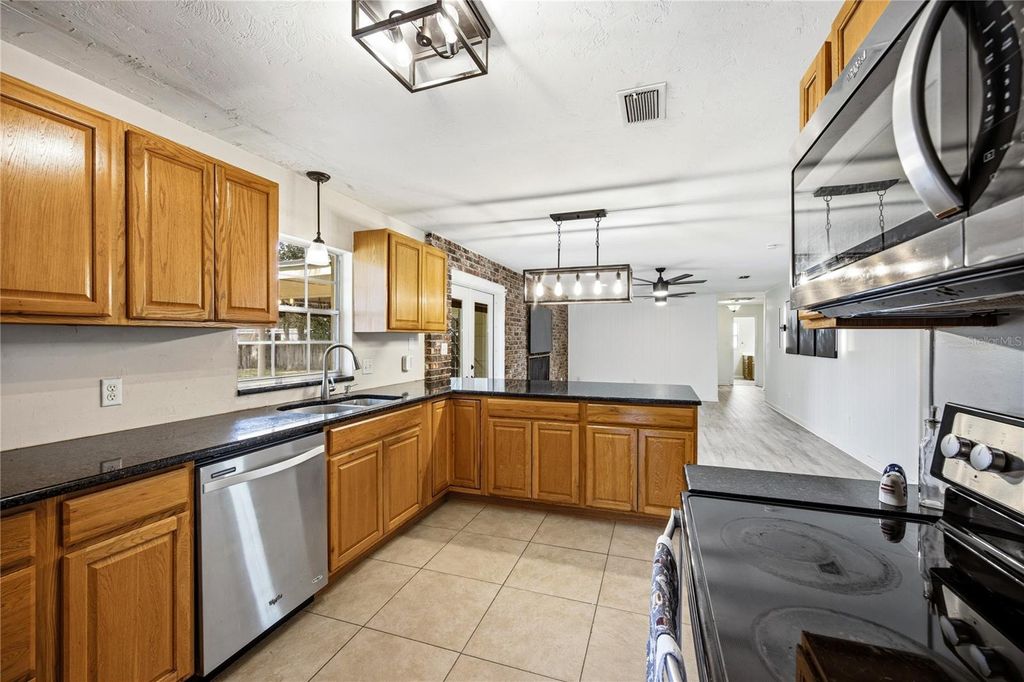 Photo of 3900 NW 37th Place, Gainesville, FL 32606 (MLS # GC539170)