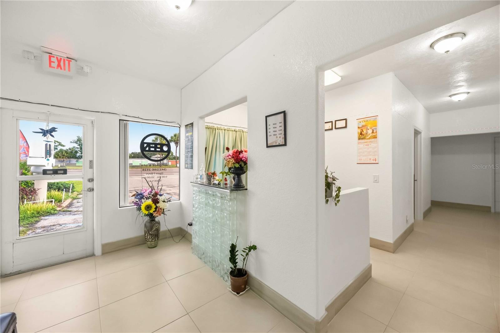 2081 TAMIAMI TRAIL