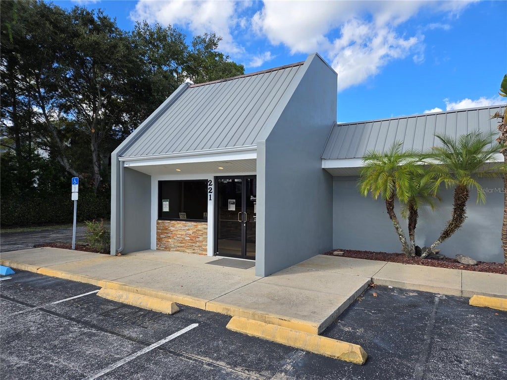 Photo of 221 W State Road 434, Longwood, FL 32750 (MLS # O6413553)
