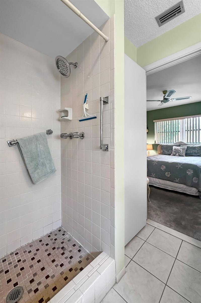 HEATHER HILL APTS - Residential