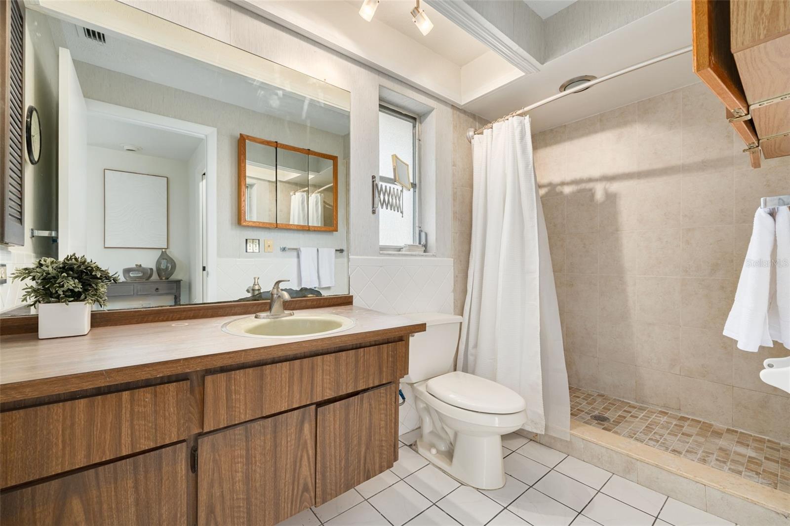 DEL ORO GROVES 1ST ADD - Residential