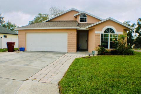 A home in PLANT CITY