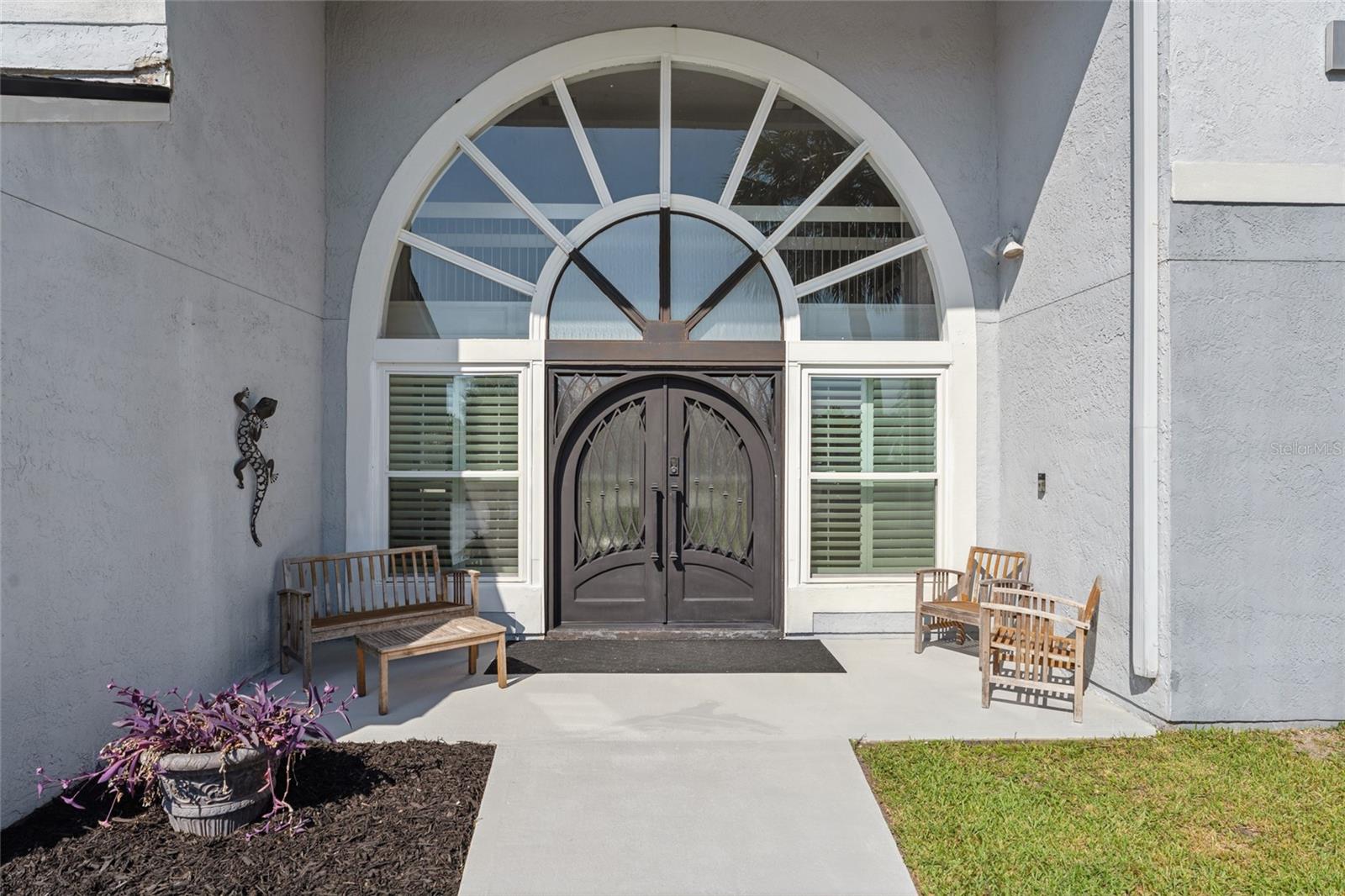 2484 ALBANY DRIVE