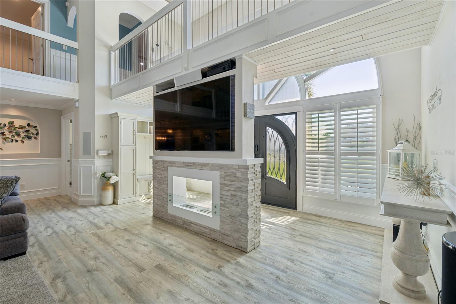 2484 ALBANY DRIVE