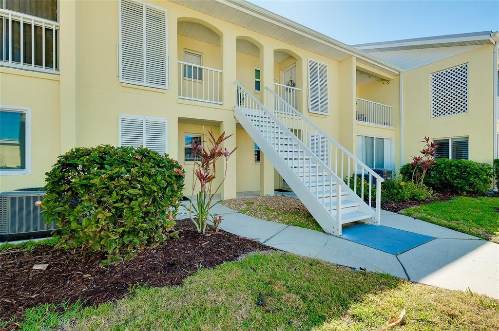 Photo of 410 Cerromar Circle S #240, Venice, FL 34293 (MLS # N6140936)