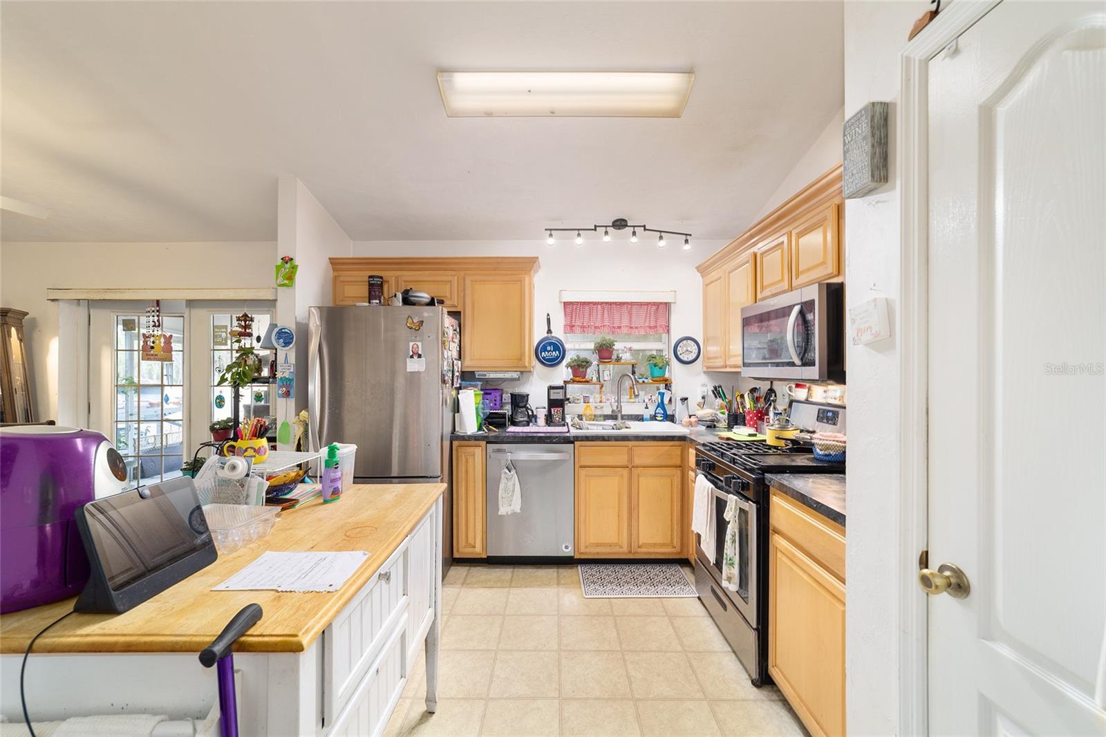 MELROSE LANDING - Residential