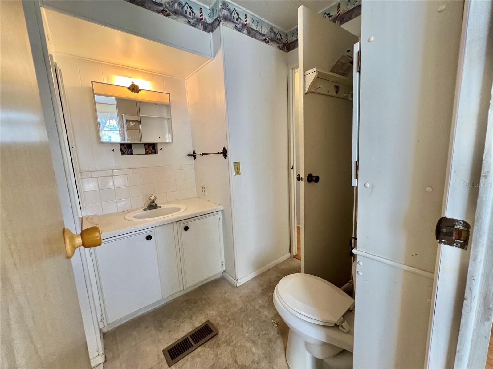 HAWTHORNE AT LEESBURG A COOP - Residential