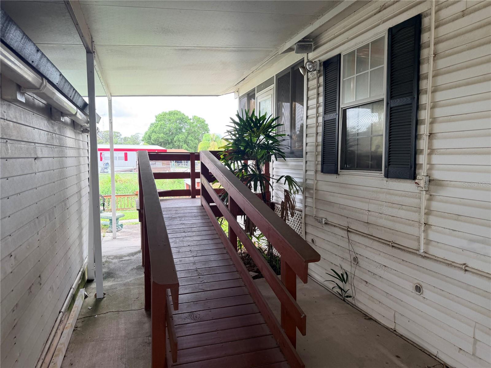 LAKE MARIANA ACRES - Residential