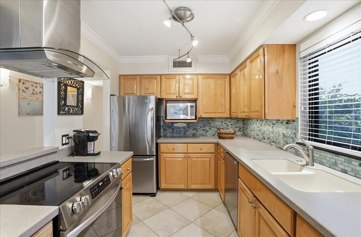 WEST WINDS OF HOLMES BEACH II - Residential